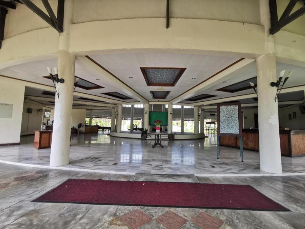 Oyo 89972 Borneo Paradise Beach Hotel Kota Kinabalu Kültér fotó