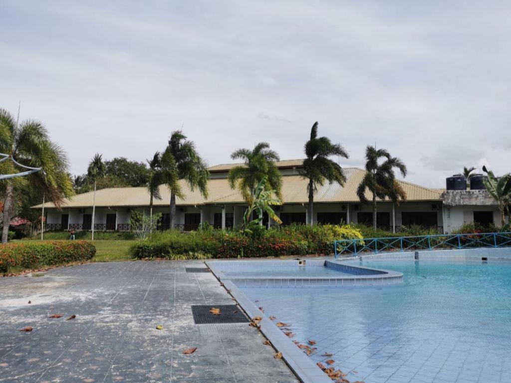 Oyo 89972 Borneo Paradise Beach Hotel Kota Kinabalu Kültér fotó