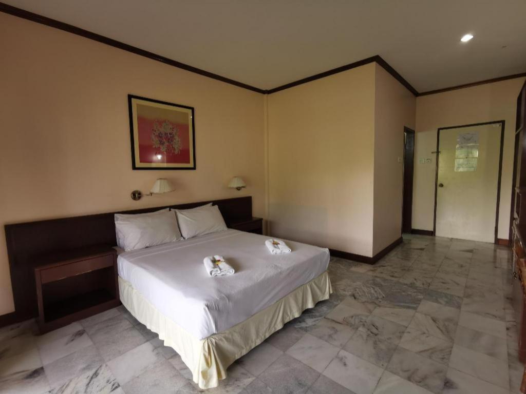 Oyo 89972 Borneo Paradise Beach Hotel Kota Kinabalu Kültér fotó